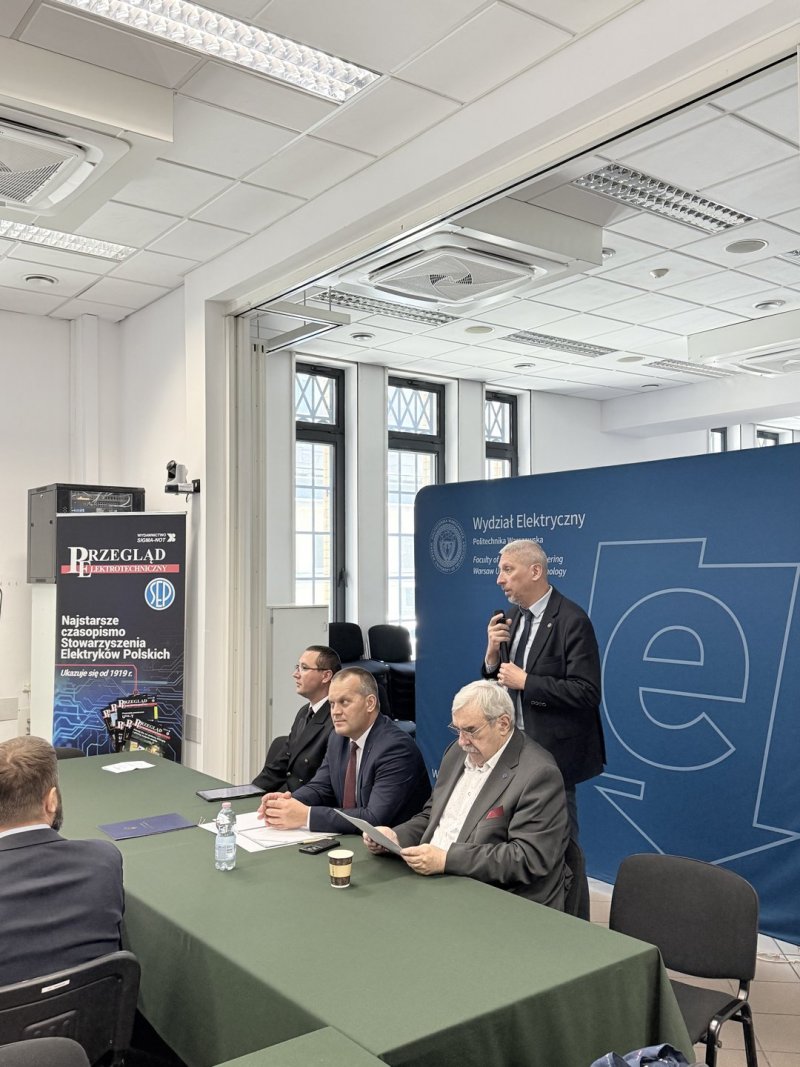 Uczestnicy Olimpiady Euroelektra 2025/26 podczas wręczenia nagród