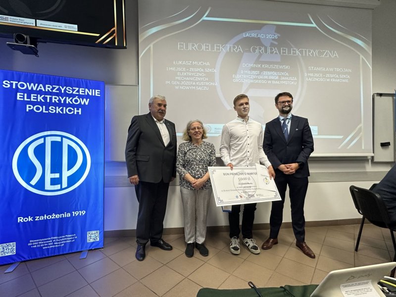 Uczestnicy Olimpiady Euroelektra 2025/26 podczas wręczenia nagród
